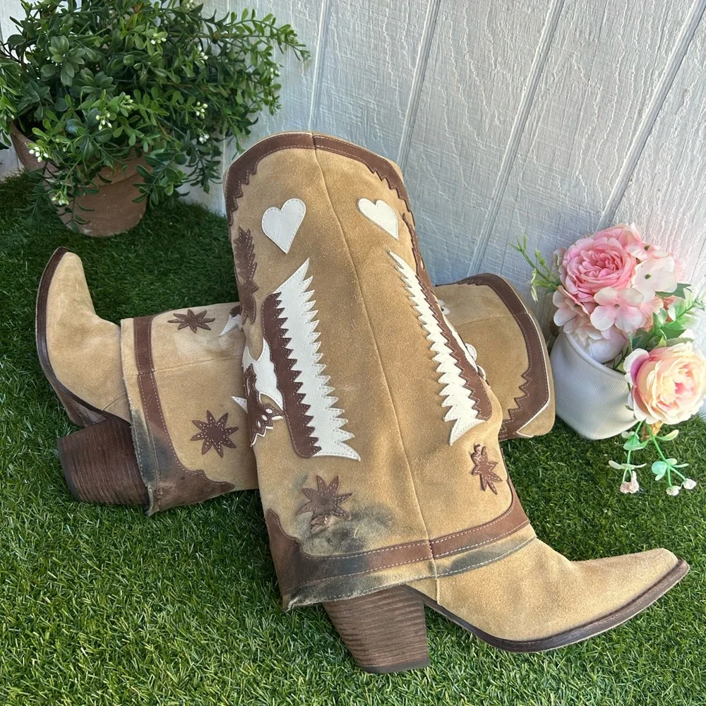 ZIGI Hungria Knee High Western Boot In Natural $400 gently used size 6